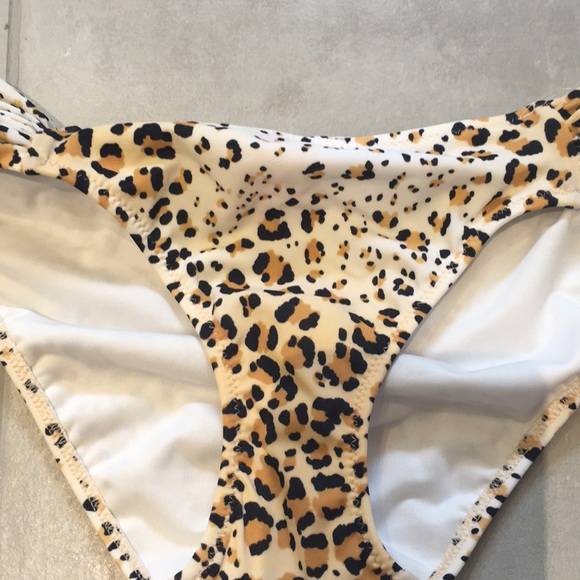 Victoria's Secret bikini bottoms - Picture 2 of 4